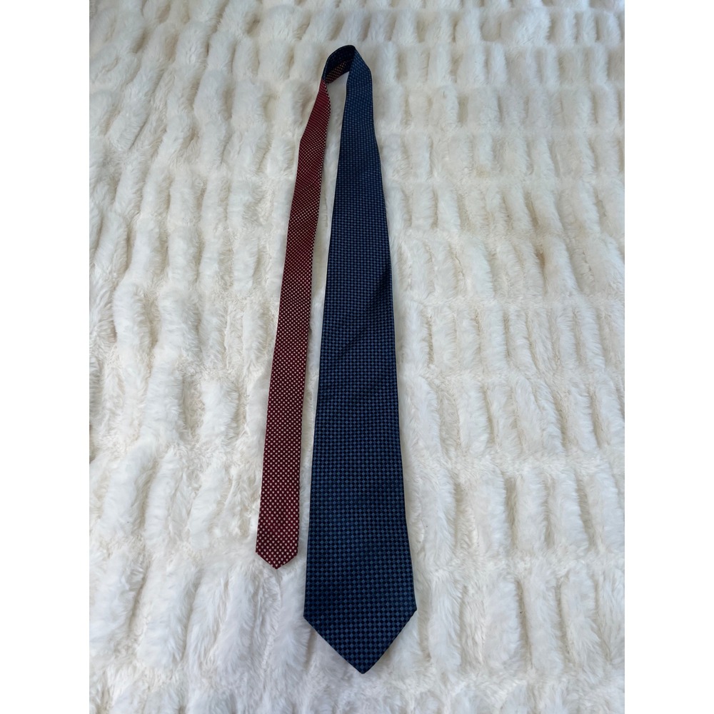 Tommy Hilfiger Mens Silk Necktie Navy Blue Checkered Burgundy Star Print Tie